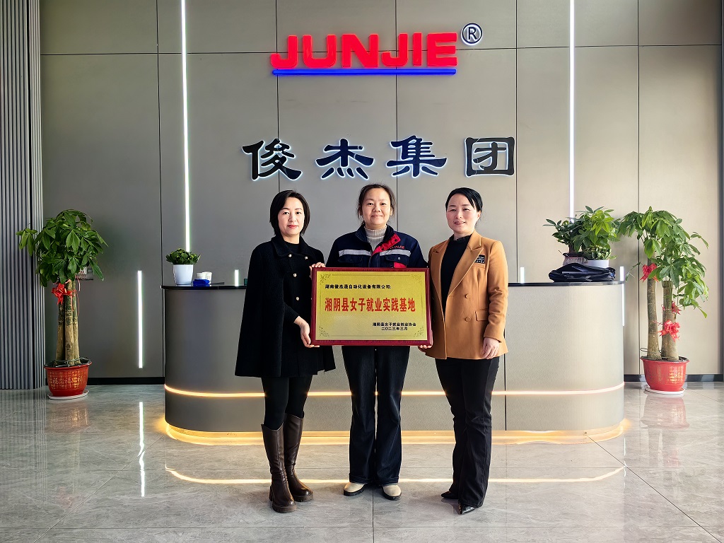 湖南俊杰晟祝女神们节日快乐！